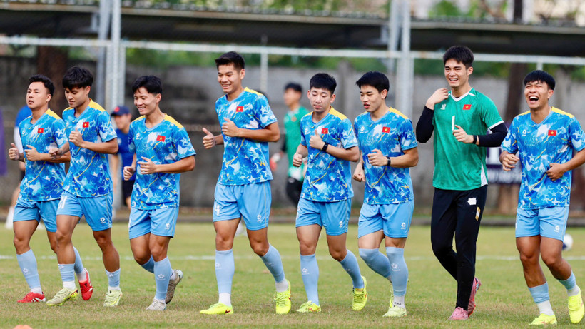 Các cầu thủ U22 Việt Nam hào hứng trên sân tập. (Ảnh: VFF)