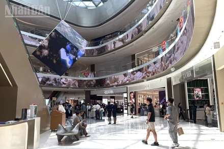 Một trung tâm mua sắm ở thành phố Tam Á, tỉnh Hải Nam, Trung Quốc. (Ảnh: HỮU HƯNG)