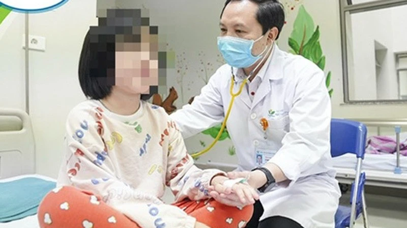 Chăm sóc người bệnh ngộ độc thực phẩm. (Ảnh minh họa)