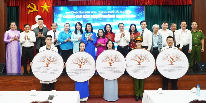 Ra mắt mô hình "Chung tay xây dựng phường Tân Sơn Hòa hạnh phúc" (Ảnh: LÊ VĨNH)