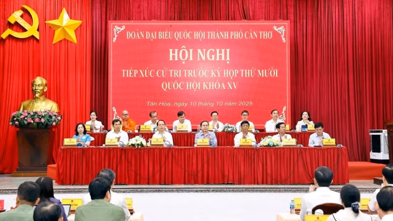 Chủ tịch Quốc hội Trần Thanh Mẫn tiếp xúc cử tri tại xã Tân Hòa, thành phố Cần Thơ. (Ảnh: Doãn Tấn/TTXVN)