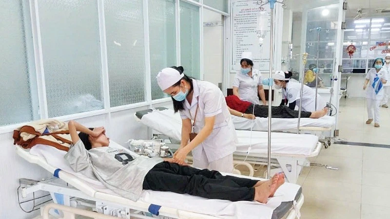 Thăm khám bệnh nhân tại Bệnh viện đa khoa Trung tâm tỉnh Gia Lai.