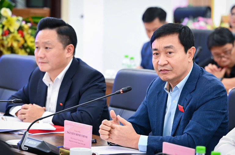 Trung tướng Nguyễn Minh Chính, Phó Chủ tịch thường trực Hiệp hội An ninh mạng Quốc gia phát biểu tại tọa đàm. anh-chinh.jpg