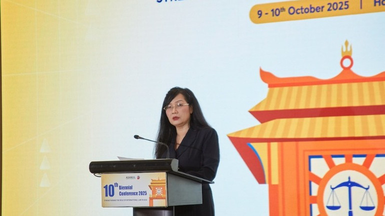 Đại sứ, Tiến sĩ Phạm Lan Dung, Chủ tịch Hội Luật quốc tế Châu Á phát biểu khai mạc hội nghị. (Ảnh: TL) img-0150-7034.jpg