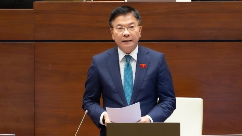 Phó Thủ tướng Chính phủ Lê Thành Long phát biểu tại hội trường. (Ảnh: THỦY NGUYÊN) ptt-long-c-3010-3236.jpg