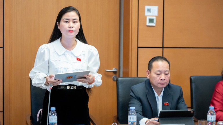 Трамвай Delegate Dang Thi Ngoc (делегация города Дананг). (Фото: ТУИ НГУЕН) z7174838494532-173cd15354e0e0d2816a004fe43dc6fe-7818.jpg