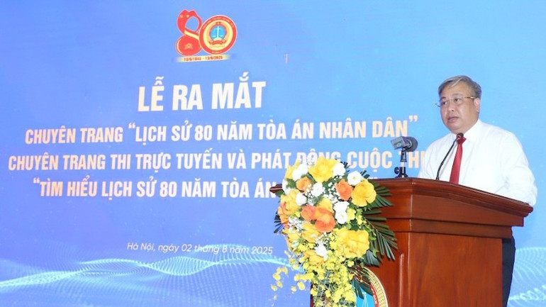 Ông Phạm Quốc Hưng - Ủy viên Ban Thường vụ Đảng ủy, Phó Chánh án Tòa án nhân dân tối cao phát biểu tại Lễ ra mắt Chuyên trang đặc biệt “Lịch sử 80 năm Tòa án nhân dân”, Chuyên trang Thi trực tuyến và phát động Cuộc thi “Tìm hiểu lịch sử 80 năm Tòa án nhân dân”. (Ảnh: TH) pho-ca-hung-1-800.jpg
