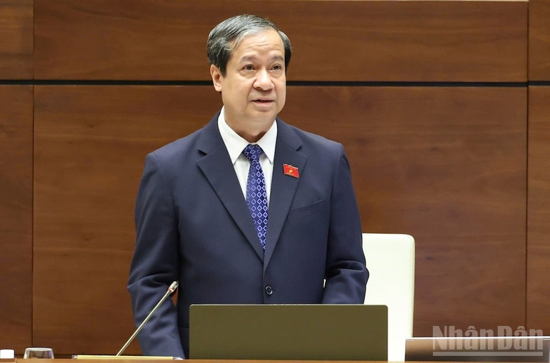 Le ministre de l'Éducation et de la Formation, Nguyen Kim Son, prend la parole lors de la réunion. (Photo : Duy Linh) ndo_br_bo-truong-son.jpg