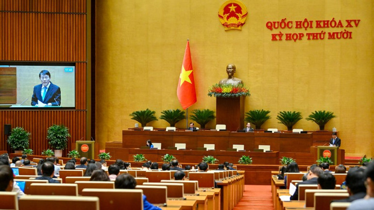 Quốc hội làm việc tại hội trường nghe Tờ trình của Chính phủ và Báo cáo thẩm tra của Uỷ ban Quốc phòng, An ninh và Đối ngoại về dự án Luật Bảo vệ bí mật nhà nước (sửa đổi). (Ảnh: THỦY NGUYÊN) chi-8907-7476.jpg