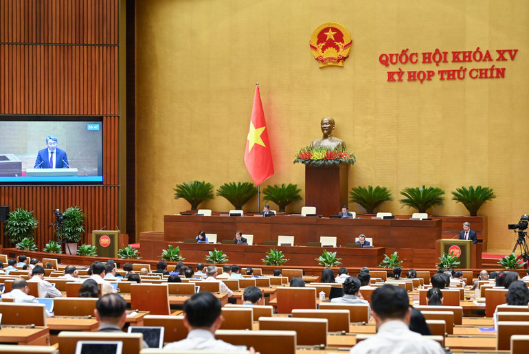 Quốc hội thảo luận tại hội trường về dự án Luật sửa đổi, bổ sung một số điều của Luật Xử lý vi phạm hành chính. Ảnh: TL. 2.jpg
