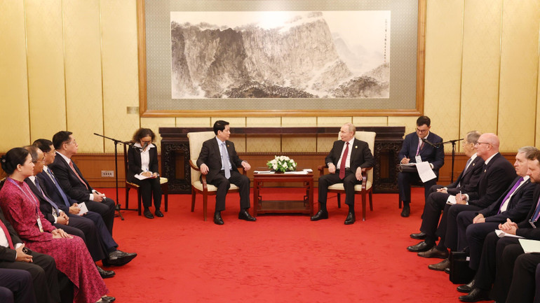 vna-potal-president-of-water-power-strengthening-meeting-for-repair-russia-president-vladimir-putin-8254453-1-9360.jpg