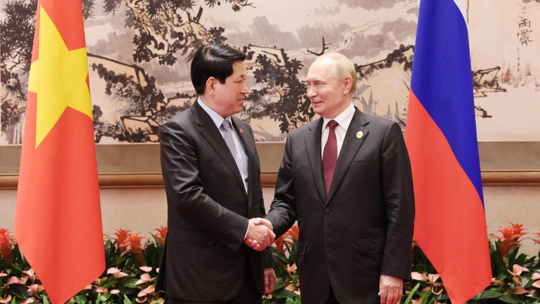 vna-potal-president-of-state-strengthens-meeting-with-russia-president-vladimir-putin-8254442-2505.jpg