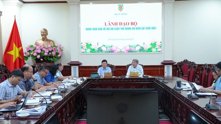Bộ trưởng Tư pháp Nguyễn Hải Ninh chủ trì buổi làm việc với Cục Quản lý thi hành án dân sự và một số đơn vị liên quan về dự án Luật Thi hành án dân sự (sửa đổi). (Ảnh: TL) 230925-thads-sd-5473.jpg