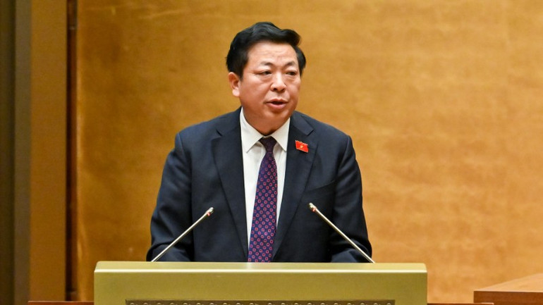 Bộ trưởng Xây dựng Trần Hồng Minh trình bày Tờ trình dự án Luật Hàng không dân dụng Việt Nam (sửa đổi). (Ảnh: THỦY NGUYÊN) chi-6407-2888.jpg
