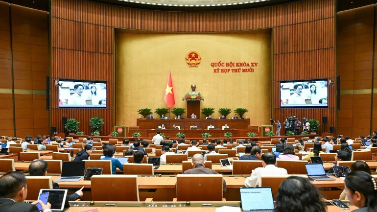 The National Assembly discussed socio-economic issues, the implementation of National Assembly resolutions and the Government's report. (Photo: DUY LINH) bnd-3480-2441-9744.jpg