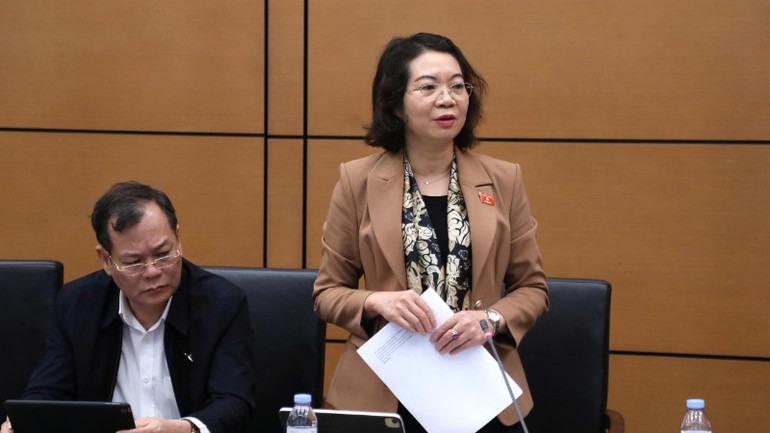 ผู้แทน Mai Thi Phuong Hoa (ผู้แทน Ninh Binh) กล่าวสุนทรพจน์ที่กลุ่มอภิปราย (ภาพ: TL) db-mai-phuong-hoa-7715.jpg