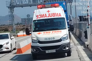 Xe cứu thương không có giấy tờ "ưu tiên" bị phạt.