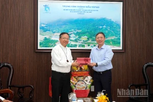 Đoàn công tác của Thành ủy Thành phố Hồ Chí Minh thăm tổ chức, cá nhân tiêu biểu đạo Công giáo tại Lâm Đồng.