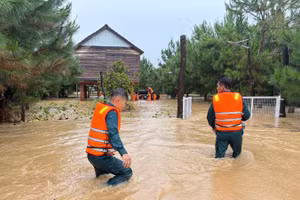 Cơ quan chức năng vẫn đang tiếp tục hỗ trợ người dân.