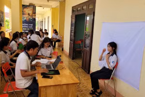 Đơn vị khám miễn phí cho học sinh trên đảo Phú Quý.