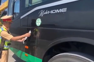 Xe khách vi phạm bị tạm giữ 7 ngày.