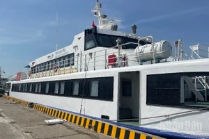 Tàu cao tốc Phú Quý Express.