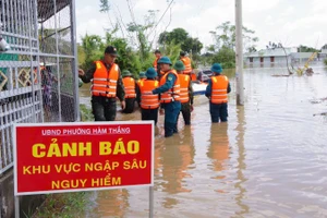 Phường Hàm Thắng tiếp tục ngập sâu.