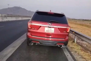 Tài xế dừng trên cao tốc để ngủ