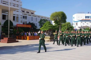 Các đơn vị ra quân huấn luyện.