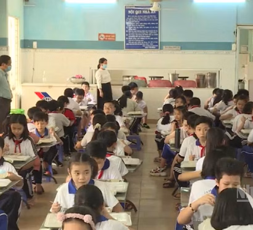 [Video] Bộ Giáo dục và Đào tạo siết chuẩn bữa ăn học đường, xây thực đơn dinh dưỡng toàn quốc 