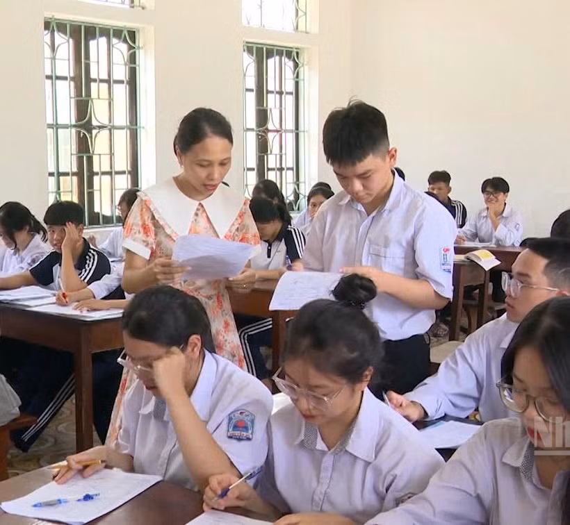 [Video] Hà Nội cấm dạy thêm, học trước chương trình trong hè