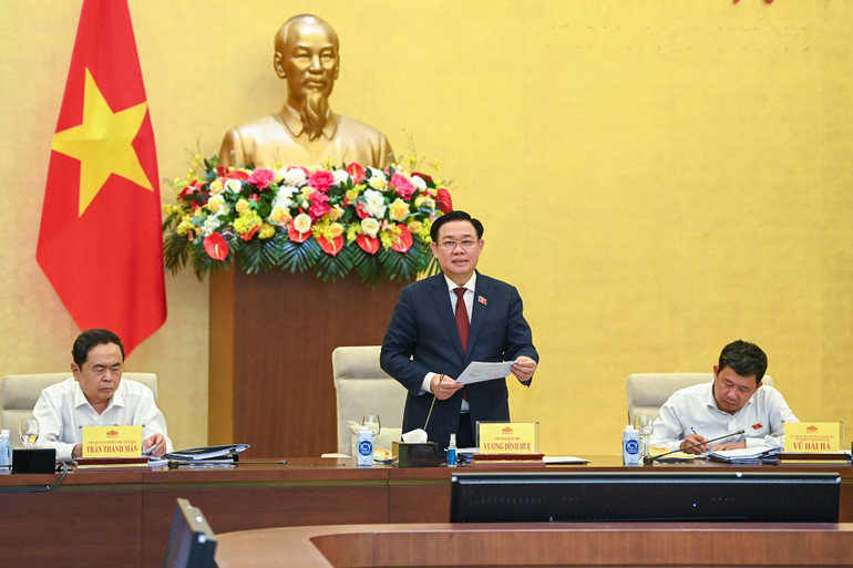 Chủ tịch Quốc hội Vương Đình Huệ phát biểu ý kiến tại cuộc họp. (Ảnh: Duy Linh)