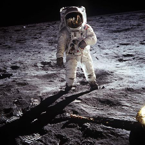 Phi hành gia người Mỹ Buzz Aldrin của tàu Apollo 11 bước trên Mặt trăng, ngày 20/7/1969. (Ảnh: NASA) Phi hành gia người Mỹ Buzz Aldrin của tàu Apollo 11 bước trên Mặt trăng, ngày 20/7/1969. (Ảnh: NASA)