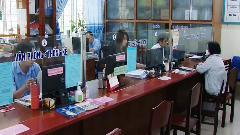 Chính sách hỗ trợ cho các đối tượng dôi dư xây dựng theo 2 mức hỗ trợ. (Ảnh: TẠ QUANG) Chính sách hỗ trợ cho các đối tượng dôi dư xây dựng theo 2 mức hỗ trợ. (Ảnh: TẠ QUANG)