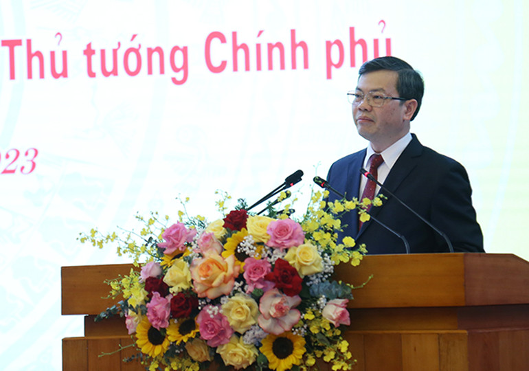 Đồng chí Nguyễn Văn Sơn, Chủ tịch Ủy ban nhân dân tỉnh Tuyên Quang phát biểu kết luận hội nghị.