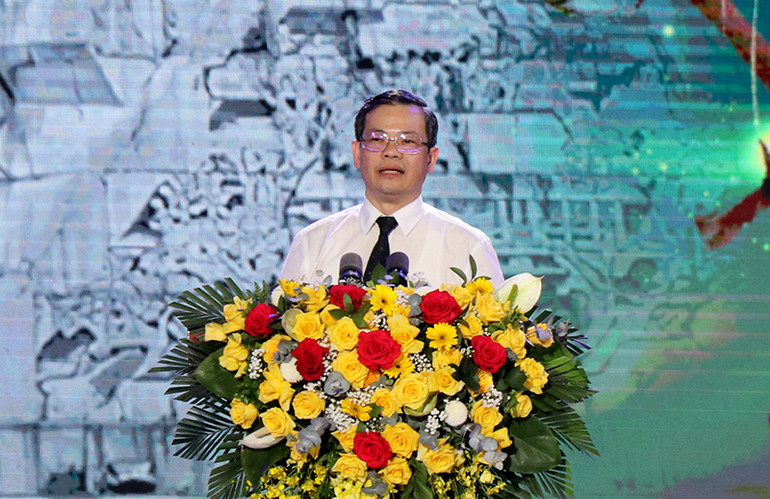 Chủ tịch Ủy ban nhân dân tỉnh Tuyên Quang Nguyễn Văn Sơn phát biểu khai mạc.