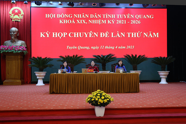 Chủ tọa kỳ họp. Chủ tọa kỳ họp.