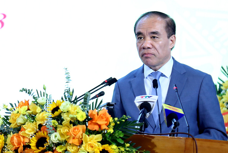 Đồng chí Chẩu Văn Lâm, Ủy viên Trung ương Đảng, Bí thư Tỉnh ủy, Trưởng Đoàn đại biểu Quốc hội tỉnh Tuyên Quang phát biểu tại Đại hội.