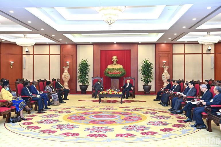 Quang cảnh buổi tiếp Tổng thống Uganda Yoweri Kaguta Museveni tại Trụ sở Trung ương Đảng.