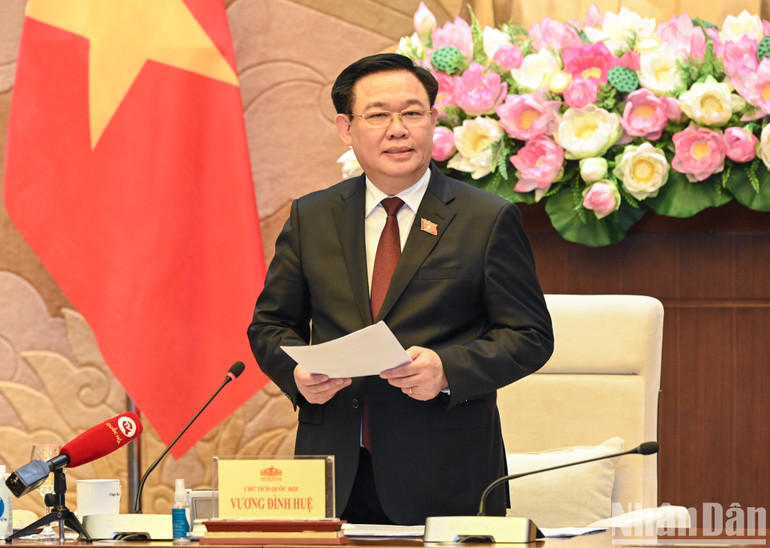 Chủ tịch Quốc hội Vương Đình Huệ phát biểu tại cuộc gặp mặt. (Ảnh: DUY LINH)