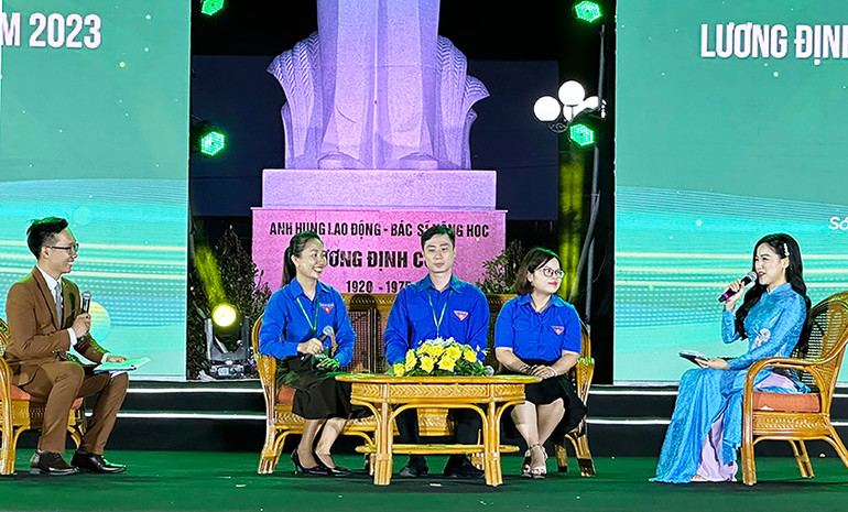 Giao lưu ba gương mặt thanh niên vinh danh “Nhà nông trẻ xuất sắc" năm 2023.