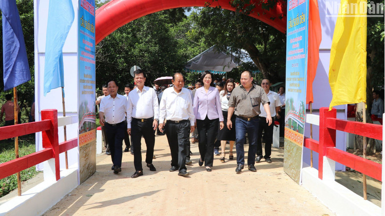 Cầu Suối Dên nối 2 xã Thuận Lợi (huyện Đồng Phú) và xã Phú Riềng (huyện Phú Riềng)