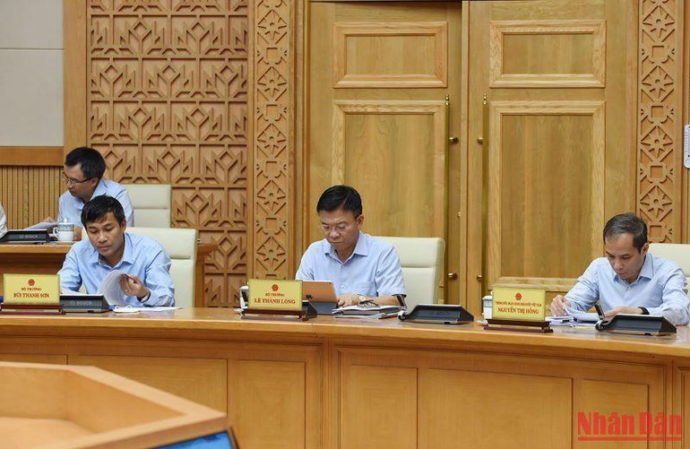 Các đại biểu tham dự tại điểm cầu trụ sở Chính phủ. Các đại biểu tham dự tại điểm cầu trụ sở Chính phủ.