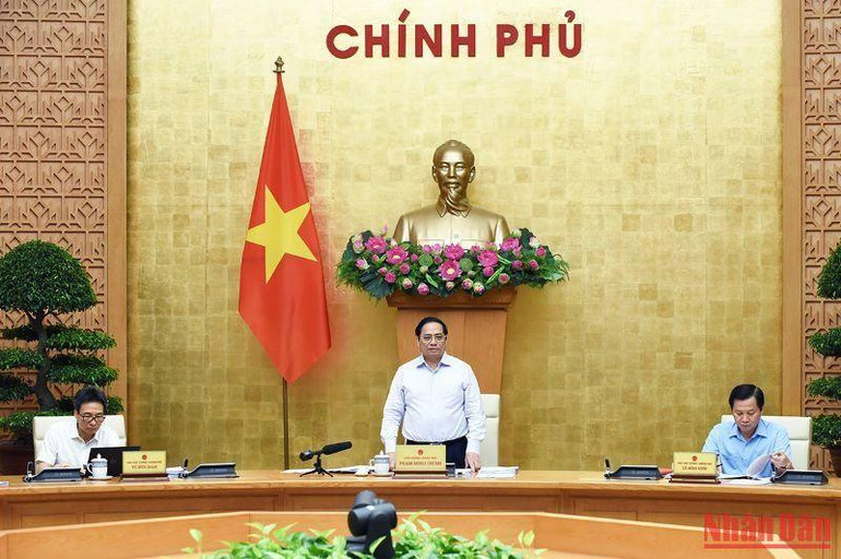 Tại Hội nghị Thủ tướng Phạm Minh Chính gửi lời thăm hỏi, chia buồn sâu sắc đến các gia đình có người bị nạn, chia sẻ với những khó khăn, mất mát, vất vả của cấp ủy, chính quyền địa phương và các hộ dân bị ảnh hưởng do đợt bão, lũ vừa qua. Tại Hội nghị Thủ tướng Phạm Minh Chính gửi lời thăm hỏi, chia buồn sâu sắc đến các gia đình có người bị nạn, chia sẻ với những khó khăn, mất mát, vất vả của cấp ủy, chính quyền địa phương và các hộ dân bị ảnh hưởng do đợt bão, lũ vừa qua.