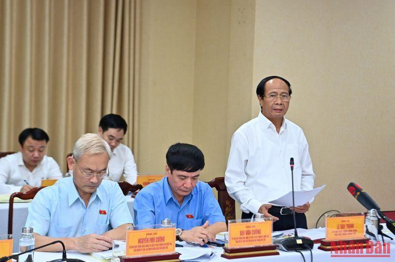 Phó Thủ tướng Lê Văn Thành phát biểu ý kiến tại buổi làm việc.
