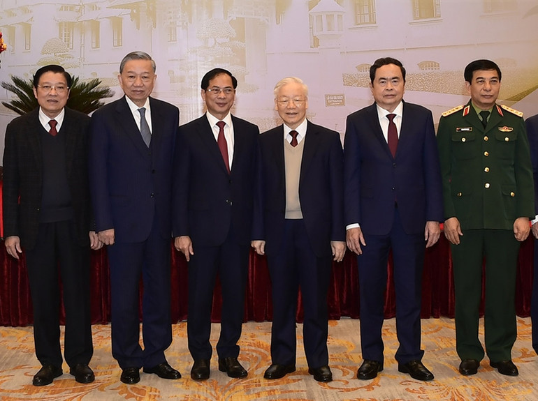 Tổng Bí thư Nguyễn Phú Trọng và các đại biểu dự Hội nghị Ngoại giao lần thứ 32. Tổng Bí thư Nguyễn Phú Trọng và các đại biểu dự Hội nghị Ngoại giao lần thứ 32.