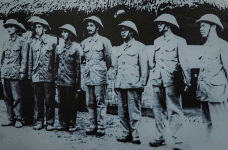 Đoàn đại biểu quân sự Bộ Tổng tư lệnh Quân đội nhân dân Việt Nam tham dự Hội nghị Trung Giã.