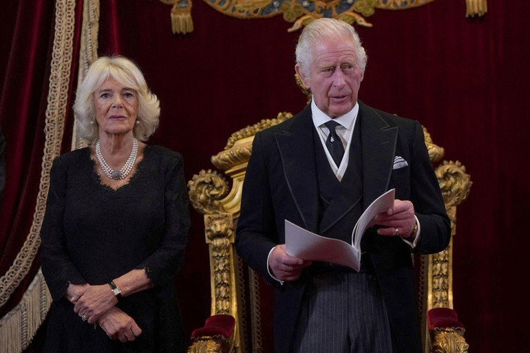 Nhà vua Charles III và Hoàng hậu Camilla tại buổi lễ. (Ảnh: Reuters)