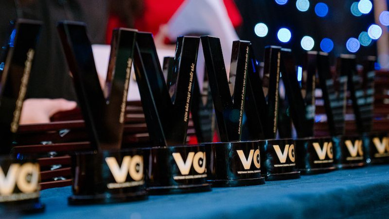 Hình ảnh Cúp giải thưởng VCA làm từ pha lê đen đã được chứng nhận quyền tác giả. (Ảnh: HỘI TRUYỀN THÔNG SỐ VIỆT NAM)