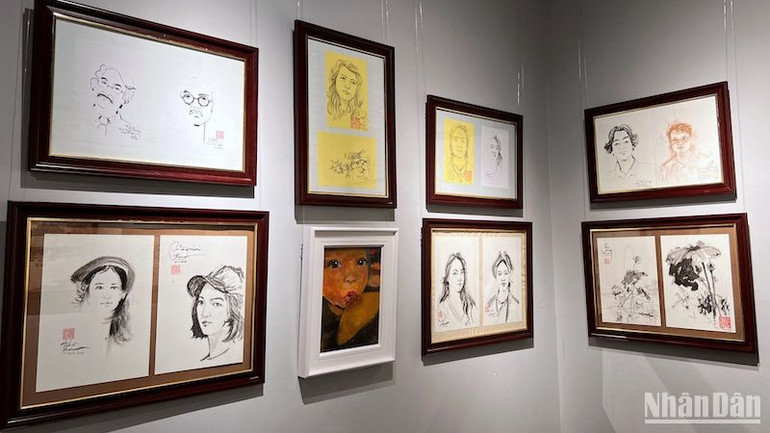Không gian trưng bày ký họa chân dung văn nghệ sĩ, người nổi tiếng, bạn bè thân quý của tác giả. Không gian trưng bày ký họa chân dung văn nghệ sĩ, người nổi tiếng, bạn bè thân quý của tác giả.